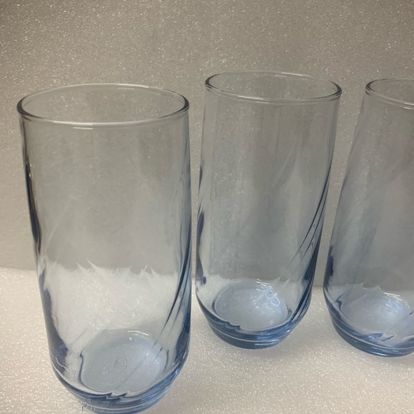 Set of Four Light Blue Swirl Anchor Hocking Glass Tumblers - Picture 6 of 6